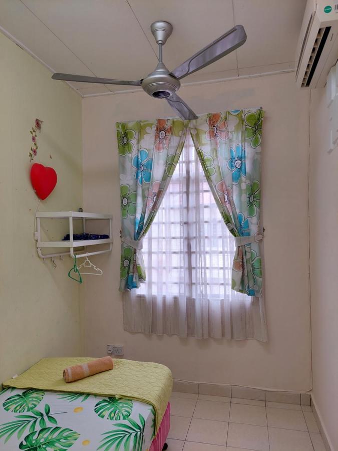 E&A Homestay Klia/ Sepang/ Nilai Exterior foto