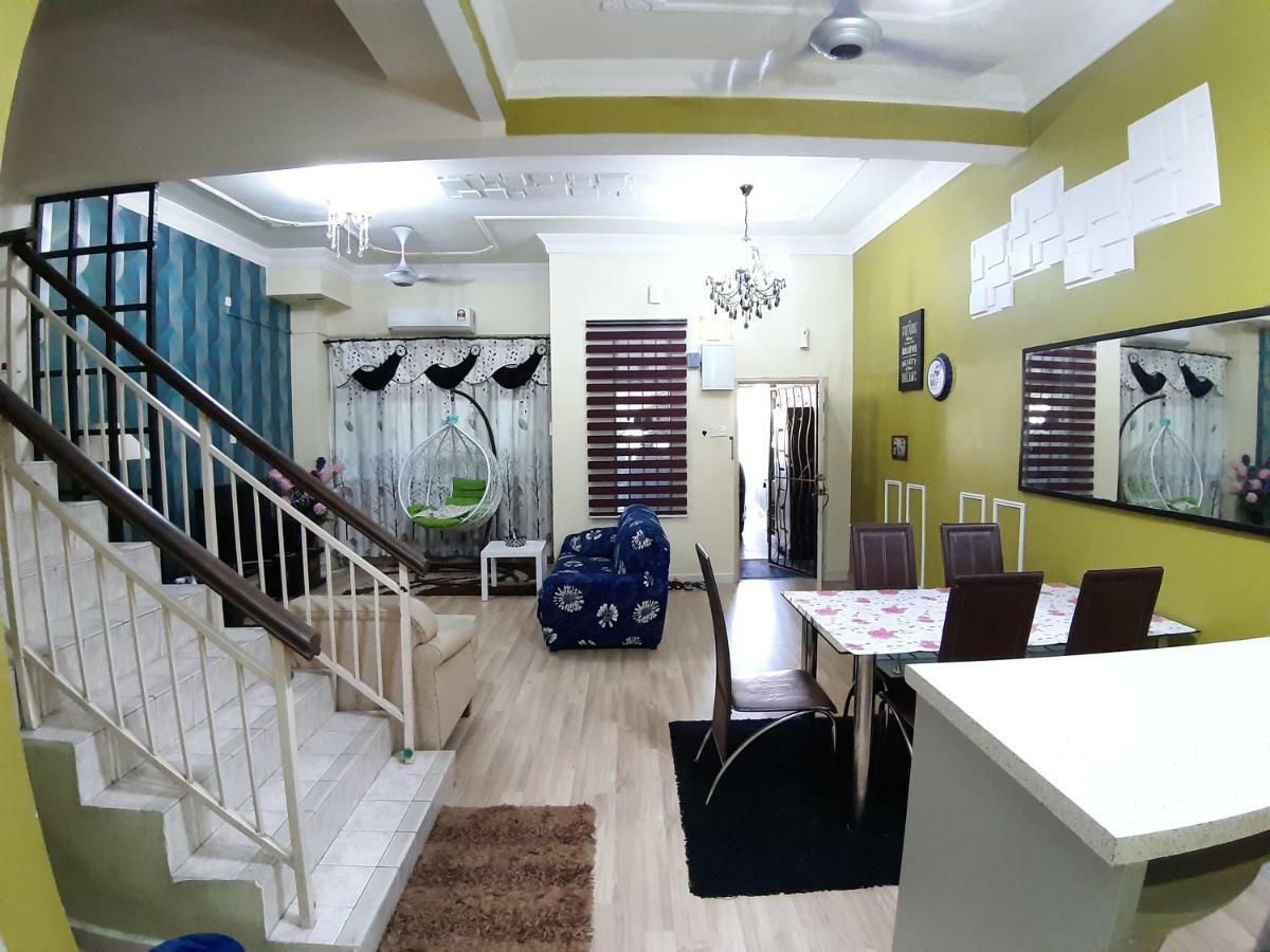 E&A Homestay Klia/ Sepang/ Nilai Exterior foto